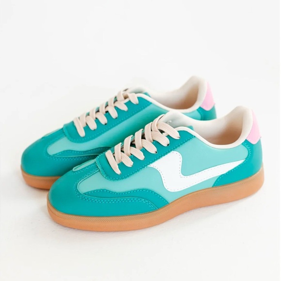 Brand NEW La Shiloh Women’s Stylish Teal and White Sneakers - Picture 2 of 8